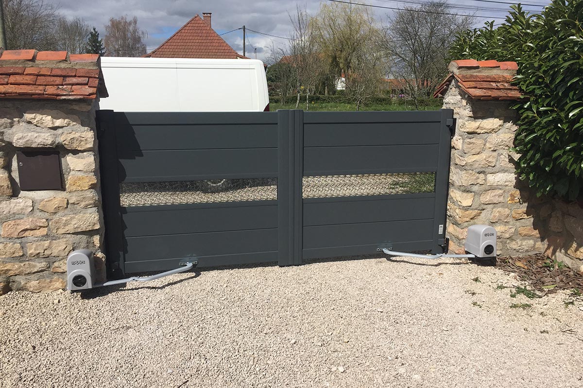 Réalisation Buxy Alarme Protection — portail motorisé FAAC
