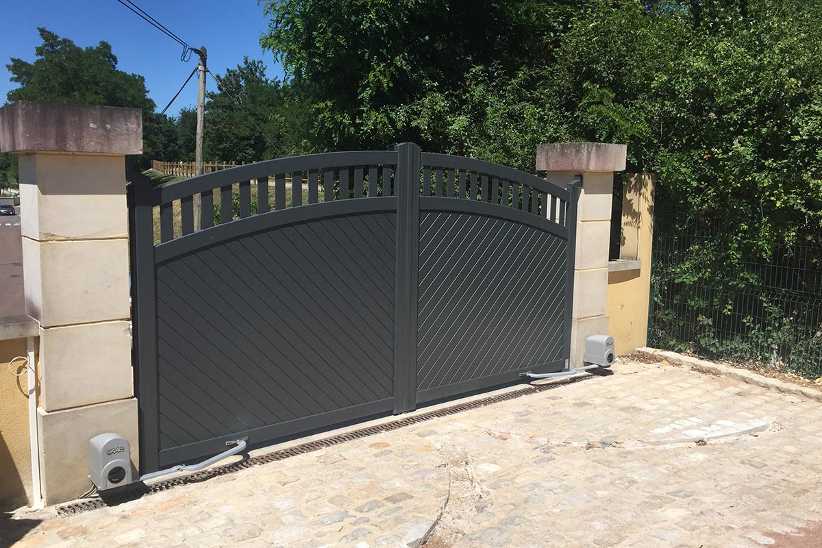 Réalisation Buxy Alarme Protection — détail motorisation FAAC